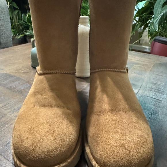 EUC UGG SIZE 9 CAMEL BOOTS - Picture 10 of 11